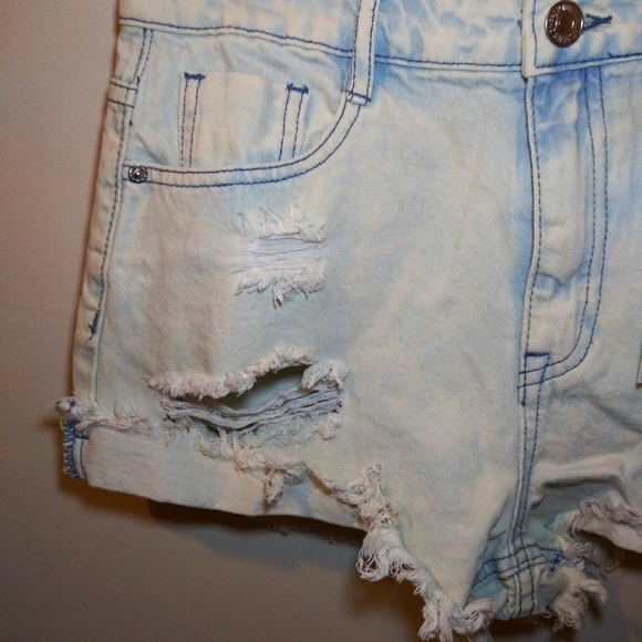 Forever 21 Boho Light Wash Mid Rise Distressed Frayed Hem Jean Shorts - Picture 3 of 10